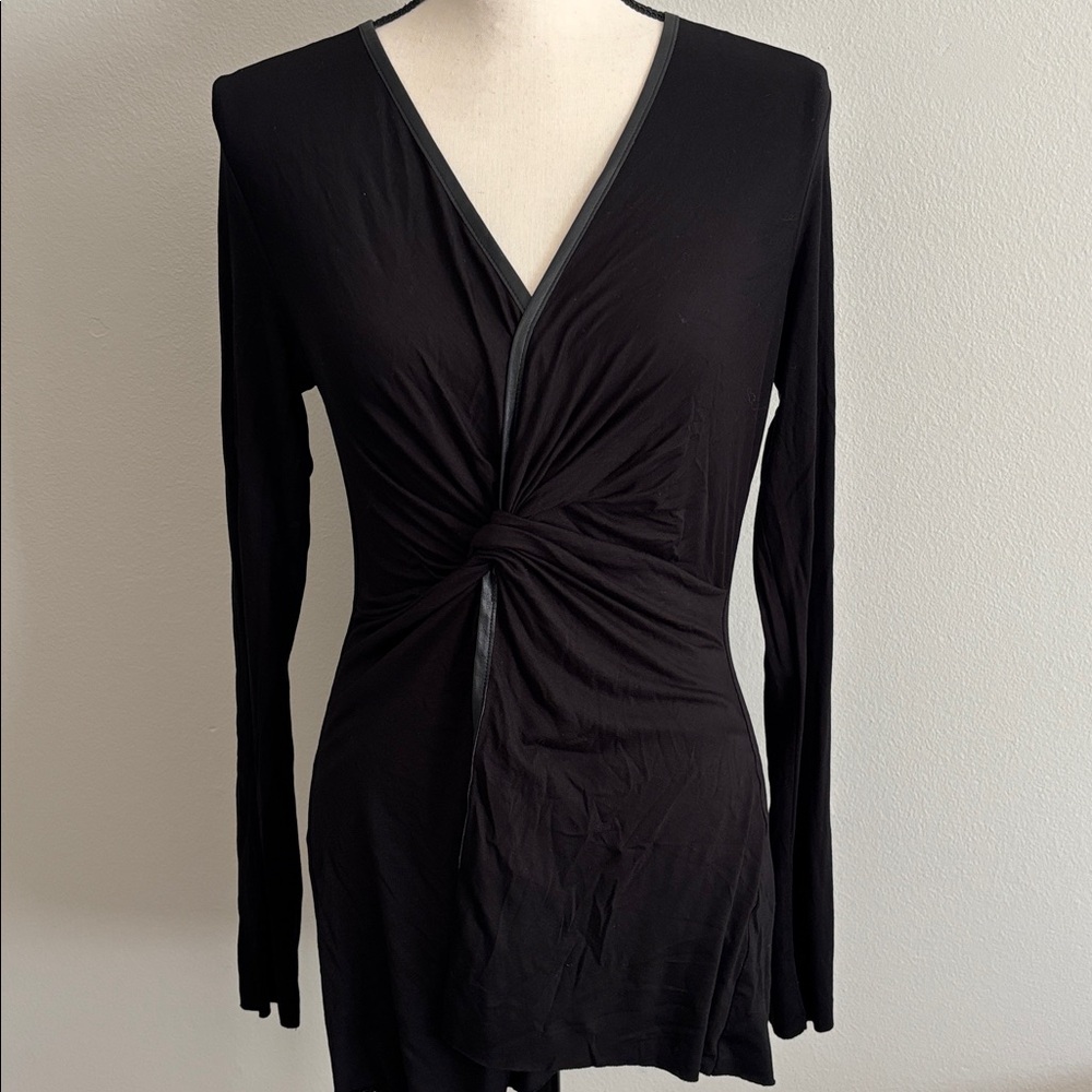 NWT Bailey 44 Twist Front V-Neck Top, sz Large